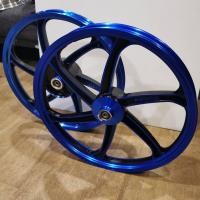 ราคา แม็กซ์ WAVE 110i ปี 2009 2020 WAVE 125i ปลาวาฬ สีทูโทน ลาย 6 ก้าน มาพร้อมลูกปืนและบูธกลาง ขอบ 17 นิ้ว หน้าดิส หลังดั้ม มีรับประกันสินค้าทุกคู่ สินค้ามีปัญหาส่งเคลมได้ (12061499246)