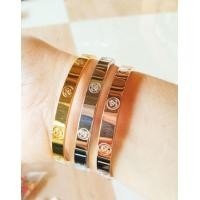 ราคา กำไลโอม สีเงิน แถมธนบัตรขวัญถุง 1 ใบ ธูปให้หวย 1 ชิ้น เป็นรุ่นยอดนิยมงานสแตนเลส 18k ไม่ลอก ไม่ดำ ไม่เป็นสนิมโดนน้ำได้ เสริมดวง เสริมโช (11245934696)