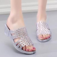 ราคา go รองเท้าแตะผู้หญิง เสริมส้น5ซม คริสตัล โปร่งใส แฟชั่น รองเท้าส้นสูง กันลื่น ใส่สบาย น้ำหนักเบา ใส่สบาย A 041 (22726484066)