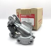 ราคา ปั้มดิสเบรคหน้า ตัวบน แท้ศูนย์ HONDA SCOOPY I ปี 2012 ไฟเลี้ยวบังลม สีเทา รหัสอะไหล่ 45510 K16 901 (14719612924)