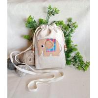 ราคา กระเป๋าผ้าสายสะพายน้องช้างขนาดกว้าง5 นิ้วสุง8 นิ้วตัดเย็บด้วยผ้าฝ้ายดิบธรรมชาติซับผ้าด้านในเรียบร้อยสายเป็นสายผ้าดิบกว้าง1เซนยาว125เซนใส่มือถือกุญแจ กระเป๋าตังค์ได้ และยังเหมาะเป็นของฝากในโอกาสต่างๆได