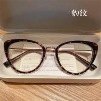 ราคา แว่นตาป้องกันแสงสีฟ้าทรงสามเหลี่ยมสำหรับผู้หญิงแว่นตาแฟชั่นป้องกันรังสีเลนส์เปลี่ยนแว่นตากรอบสายตาสั้น TR ขนาดใหญ่ของผู้หญิง (22923016552)