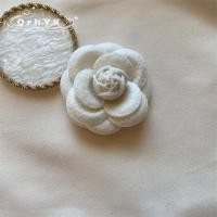 ราคา เข็มกลัดดอกไม้คาเมลเลียใหม่เข็มกลัดผูกโบว์กำมะหยี่สำหรับผู้หญิงเสื้อสไตล์วิทยาลัยเข็มกลัดติดปกเสื้อสำหรับงานแต่งงานแนววินเทจสำหรับผู้หญิง (22606235174)