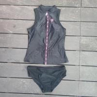 ราคา แผ่นปิดหน้าอกมีซิปด้านหน้าสำหรับผู้หญิงที่ชุดว่ายน้ำ Arena สระว่ายน้ำกีฬาชุดว่ายน้ำผู้หญิงชุดว่ายน้ำฤดูร้อน (19689897562)