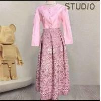 ราคา CLT set 2ชิ้น เสื้อ กระโปรง ชุดเซทผ้าไทยสีชมพูโอรส เสื้อครอปแขนยาว แมทช์กระโปรงลายไทย พิมพ์ลายสวยเป๊ะ (21354080440)