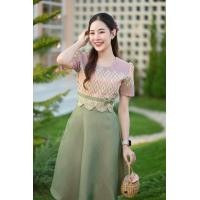 ราคา ชุดเดรสผ้าทอลายคาดเอวหยักเก๋ ๆ เพิ่มดีเทลสาบต่อ อก32 40 (22430963870)
