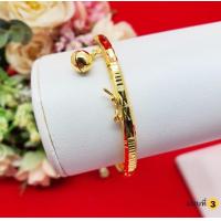 ราคา กำไลทองคลิปล็อค คละแบบ เส้นผ่านศูนย์กลาง 5 5 8 ซม หุ้มเศษทองแท้เยาวราช ทองหุ้ม ทองชุบ กำไลทอง กำไลแฟชั่น (20622770267)