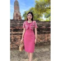 ราคา ชุดเดรสทรงกระสอบกั๊กติดโบว์ตรงกลาง ผ้าฝ้ายทอลายมัดหมี่ (22953558016)