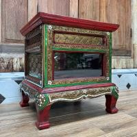 ราคา ตู้บริจาค ตู้ไม้ ตู้รับบริจาค ไม้จามจุรี ทำสีแดงโบราณ เดินเส้นลายไทย สูง 40 x กว้าง 38 x ลึก 33 cm ตู้ทำบุญ มีสายยูคล้องกุญแจล๊อค Wooden Donate Box (22409520472)