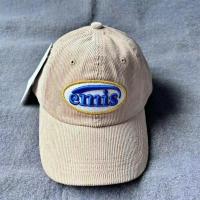 ราคา emis หมวกเบสบอล กันแดด ปักลายตัวอักษร เรียบง่าย สร้างสรรค์ เครื่องประดับแฟชั่น ของขวัญ หมวกแก๊ป ทรงสวยหรูๆ พร้อมส่งในไทยค่ะ ฟรีไซส์ปรับขนาดได้ (22896847369)