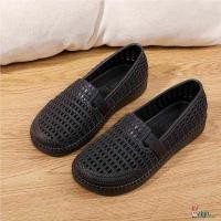 ราคา รองเท้าแตะผู้หญิงสีขาว พื้นหนา พื้นนุ่มสบาย เหมาะสําหรับทํางานและชายหาด ใช้เสื่อยางส้นแบน (22325119644)