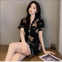 ราคา 802 SBT ชุดนอนผ้าซาติน ชุดนอนแขนสั้น ขาสั้น แต้งกระดุมด้านหน้า ลวดลายน่ารักสบายตา เนื้อผ้าเบา บาง นิ่ม ลื่น แนะนำมากค่ะ (22708359698)