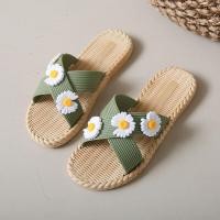 ราคา รองเท้าแตะแฟชั่นเดซี่สามดอกไม้สําหรับผู้หญิงฤดูร้อนส้นแบนลื่นทนต่อการสึกหรอรองเท้าแตะกลางแจ้งโดยผักกาดหอม (22907358146)