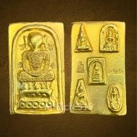 ราคา สมเด็จพิมพ์ไกเซอร์ลายดอกพิกุล หลังพระเบญจภาคี เนื้อเปียกทอง สมเด็จเนื้อเปียกทอง (22640559752)