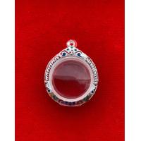 ราคา กรอบพระ กรอบเงินผสม ลงยา วงกลม ขนาดหน้าจอกระจก สูง 3 2 x กว้าง 3 2 cm แถมฟรีห่วงกับยางรอง (22307988940)