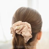 ราคา Bui Scrunchies Mulberry Silk บุย ยางรัดผมผ้าไหมมัลเบอร์รี่ ยางมัดผมช่วยถนอมเส้นผม (22575620879)