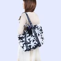 ราคา Lilly M กระเป๋าผ้าแคนวาสลาย minimal สายสะพายคู่ ถือได้ 2 ways ไซส์ M by zappgirlbrabra (23041058564)