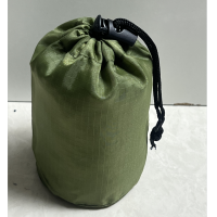 ราคา แบบพกพาไนลอน เชือกรูด กระเป๋าเก็บของ Quilted Storage Pouch Organizer สําหรับ เสื้อแจ็กเก็ตขนเป็ด Ensemble กระเป๋าในครัวเรือน (20121064861)