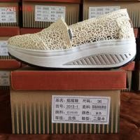 ราคา รองเท้าผู้หญิงฉลุลายสำหรับฤดูร้อนรองเท้า Shake ผ้าลูกไม้พื้นหนาสำหรับผู้หญิงรองเท้าคุณแม่ผ้าตาข่ายเสริมส้นระบายอากาศได้ดีรองเท้าตาข่ายส้นตึกรองเท้าชั้นเดียวผู้หญิง (8595140975)