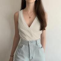 ราคา Closet Crush เสื้อกล้าม เสื้อสายเดี่ยว คอวี สีขาว สีดำ สีชมพู สีฟ้า สีกากี (22972961473)