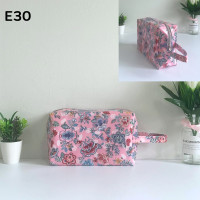 ราคา กระเป๋าเคลือบ PVC กันน้ำ กระเป๋าใส่เครื่องสำอางค์ ใส่อุปกรณ์อาบน้ำ กระเป๋าผ้าเคลือบ รุ่น E (22164967759)