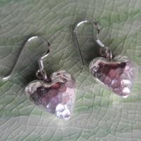 ราคา Heart to Heart hamered Thai design earrings pure silver Thai Karen hill tribe beautiful exoticหัวใจถึงใจสวยงามไทยตำหูเงินกระเหรี่ยงทำจากมือชาวเขางานฝีมือสวยของฝากที่มีคุณค่าข (15838175491)