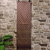 ราคา 2 ผ้าฝ้าย ผ้าทอทั้งผืน ลายยกดอกโบราณ สีม่วงก่ำ (22070209433)