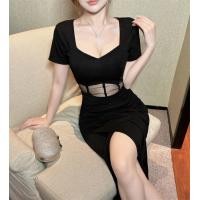 ราคา ชุดเดรสยาวสีดำ เสื้อแขนสั้นคอวี กระโปรงทรงเอผ่าหน้าเข้ารูป เอวแต่งผ้าซีทรู ใส่แล้วพรางหุ่นดูผอมเพรียว 8039 (22693112818)