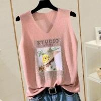 ราคา ANGELCITY เสื้อกล้ามคอวีผ้าไหมพรมวิ้งๆ ปักสกรีลายคนใส่หมวกลายดอกไม้ ผ้านิ่มใส่เย็นสบาย ยืดได้เยอะมากกก สาวอวบใส่ได้ (21794292858)