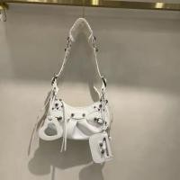 ราคา Rivet กระเป๋าหนังสำหรับจักรยานยนต์กระเป๋าหนังทรงเว้าร่องทรงกลมกระเป๋าใต้แขนกระเป๋าเฉียงสีดำเล็บสน (13264539535)