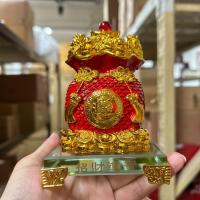 ราคา ใหม่ ถุงทองเจียใช้ ฐานแก้ว มีกบสามขาและลูกแก้วแดงอยู่ด้าน สวย สง่า ขนาด 5 5 นิ้ว มีให้เลือก 3 สี (21560129600)