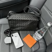 ราคา Bangkok delivery BAOBAO ISSEY MIYAKE BAG Kuro Saddle Series โต๊ะเคลือบ กระเป๋ากล้องมีซิปปิดกระเป๋าสะพายไหล (23043018218)