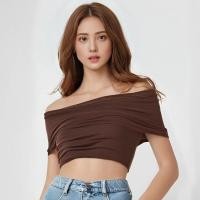 ราคา Closet Crush เสื้อครอปปาดไหล่แขนสั้น สีน้ำตาล สีดำ สีเขียว สีม่วง สีครีม (22972984272)