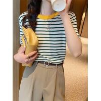 ราคา 614 เสื้อยืด ผ้าไหมพรม คอกลม แขนสั้น ดีไซส์ลายริ้ว แต่งสีกุ้นคอกุ้นแขน เสื้อผ้าแฟชั่นสไตล์เกาหลี (21006641259)