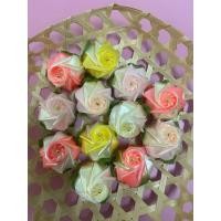 ราคา เหรียญโปรยทาน ดอกกุหลาบแย้มสีทูโทน คละสี 34 ชิ้น สำเร็จพร้อมโปรย (22115779266)