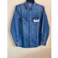ราคา Wrangler เสื้อเชิ้ตยีนส์ มี 2 สีอ่อน สีเข้ม cotton100 ผ้านิ่มใส่สบาย ทรงregular fit ของแท้ ราคาป้าย 2290 บาท (23067824118)