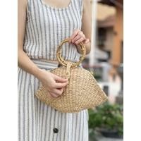 ราคา กระเป๋าสานผักตบชวา มี3ขนาด กระทัดรัดทรงสวยงานดี กระเป๋าสาน ผักตบชวา กระเป๋าถือ กระเป๋าทรงเปลือกหอย หูไม้ไผ่แท้ ใส่มือถือได้ (22558355176)