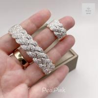 ราคา กำไลข้อมือประดับเพชรลายเปียถักฝังเพชรเต็ม หน้ากำไลกว้าง1 5cm ขนาดรอบวง18cm (22550797722)