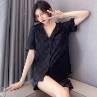 ราคา 802 SBT ชุดนอนผ้าซาติน ชุดนอนแขนสั้น ขาสั้น แต้งกระดุมด้านหน้า ลวดลายน่ารักสบายตา เนื้อผ้าเบา บาง นิ่ม ลื่น แนะนำมากค่ะ (22708359733)