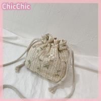 ราคา ChicChic กระเป๋าชายหาดฟางมีเชือกรูดกระเป๋าปักลายดอกไม้สำหรับผู้หญิงกระเป๋าสะพายข้างลูกไม้สำหรับการเดินทาง (23019836863)