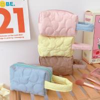 ราคา กระเป๋าถือผ้าปูที่นอนโพลีเอสเตอร์กระเป๋าถุงซิบใส่เครื่องสำอางสีลูกอมสำหรับผู้หญิงกระเป๋ากล่องใส่ปากกาปักลายรูปปลาปักเป้า (22304957886)