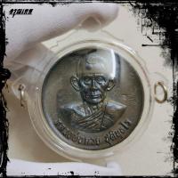 ราคา หลวงพ่อกวย ชุตินธโร เหรียญรุ่นแรงครู พิมพ์ใหญ่กรรมการ วัดโฆษิตาราม เหรียญใหญ่เลี่ยมกรอบอย่างดี รูปถ่ายจากสินค้าจริง อรุณเทพ (16945706725)