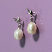 ราคา Mad Creation Club Cosmic Round Pearl Earring ต่างหูไข่มุกน้ำจืดทรงกลม เงินแท้ 925 (22881424740)