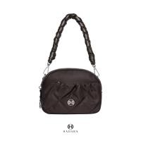 ราคา Hadara Classic 26 กระเป๋าสะพายข้าง หนัง Vegan ดีเทลถักเปียที่สาย กันน้ำได้ถึง 80 12 ช่อง (23097509004)