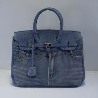 ราคา กระเป๋าใส่กางเกงยีนส์หลอกแบรนด์อินเทรนด์2023กระเป๋าแพลตตินั่มหนังสือสีแดงสีแดงสุทธิผ้ายีนส์แบบพกพากระเป๋าสะพายข้างใต้วงแขน (21273500217)