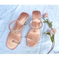 ราคา รองเท้าแฟชั่นผู้หญิง ส้นแก้วใส สูง 2 5 นิ้ว แบบคีบโป้งเพชร เส้นหลังเป็นเส้นเพชรขนาดใหญ่ทำให้กระชับเวลาเดิน ด้านหลังบุกำมะหยี่ ไม่เจ็บา (19565285173)