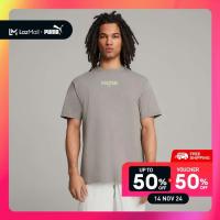 ราคา PUMA PRIME SELECT เสื้อยืดลายกราฟิก PUMA x PLEASURES สีเทา 62409662 (22523107703)