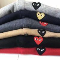 ราคา Original COMME Des Garcons CDG ผ้าฝ้ายบริสุทธิ์ผู้หญิงผู้ชายแขนยาวเสื้อกันหนาวถัก Cardigan รอบคอและเสื้อกันหนาวคอวียอดนิยมยอดนิยม คู่สวมใส่ (16731965070)