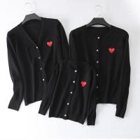 ราคา Original COMME Des Garcons CDG ผ้าฝ้ายบริสุทธิ์ผู้หญิงผู้ชายแขนยาวเสื้อกันหนาวถัก Cardigan รอบคอและเสื้อกันหนาวคอวียอดนิยมยอดนิยม คู่สวมใส่ (16731965086)
