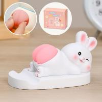 ราคา KUDIXIONG โต๊ะที่จับโทรศัพท์มือถือน่ารักตุ๊กตาการ์ตูนบีบอัดก้นยางยืดตกแต่งบ้าน (22147469450)